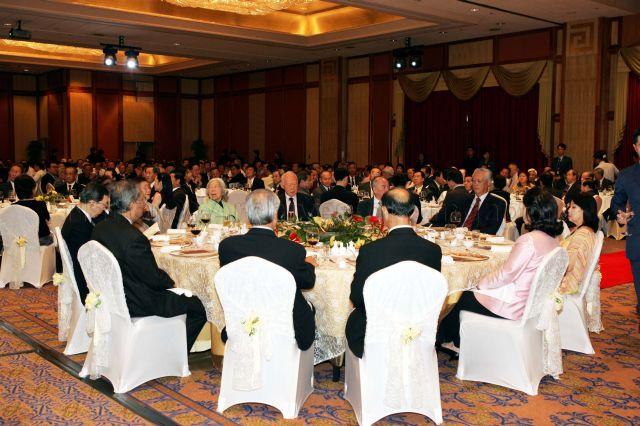 Senior Minister and Mrs Goh Chok Tong Chok Tong with other VIP guests including Minister Mentor Lee Kuan Yew and his wife Madam Kwa Geok Choo at dinner hosted jointly by Singapore Chinese Chamber of Commerce and Industry (SCCCI) and Singapore Federation of Chinese Clan Associations at Meritus Mandarin Hotel