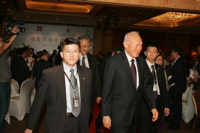 Minister Mentor Lee Kuan Yew leaving Meritus Mandarin ballroom at the end of dinner hosted jointly by Singapore Chinese Chamber of Commerce and Industry (SCCCI) and Singapore Federation of Chinese Clan Associations