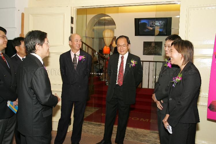 Minister of State for Education Chan Soo Sen (centre), Chief Executive Director of People's Association Tan Boon Huat (fourth from right) and Member of Parliament for MacPherson SMC and Mayor of South East District Matthias Yao Chih (left, side view) talking with officials outside the Arts House at Old Parliament House during appointment ceremony of South East Community Development Council (SECDC). Guest-of-Honour at the event was Senior Minister Goh Chok Tong