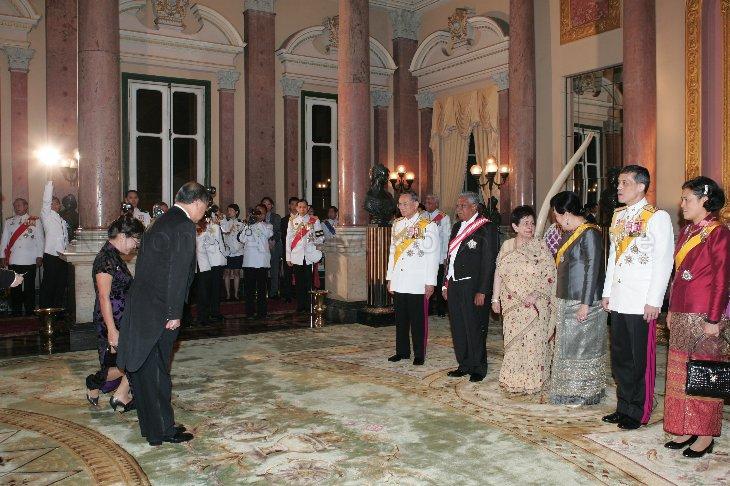 Singapore's Ambassador to Thailand Chan Heng Wing and wife being introduced to the Thai Royal Family, President and Mrs S R Nathan at state banquet given by Their Majesties King Bhumibol Adulyadej and Queen Sirikit of Thailand at Chakri Throne Hall in the Grand Palace, Bangkok. The Singapore President was on a five-day state visit to Thailand.