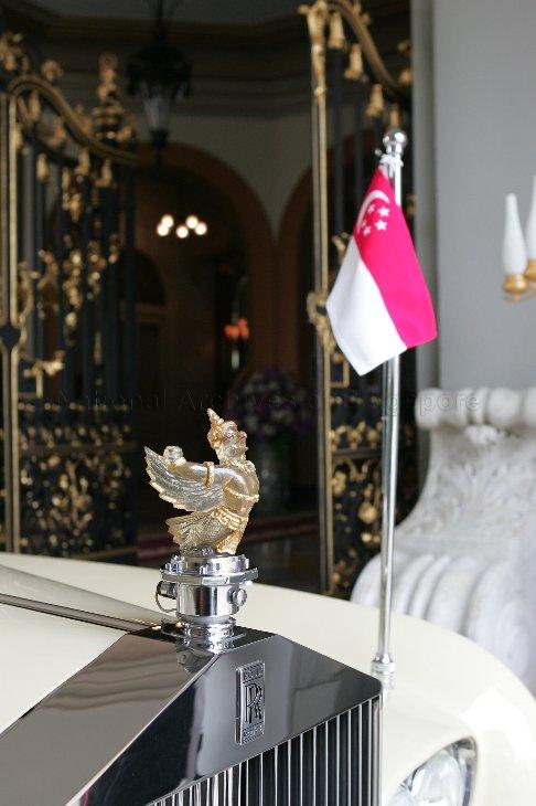 Special Thai emblem and Singapore flag on the Rolls-Royce Royal Car which is used to drive President and Mrs S R Nathan, who are on a five-day state visit to Thailand, around in Bangkok