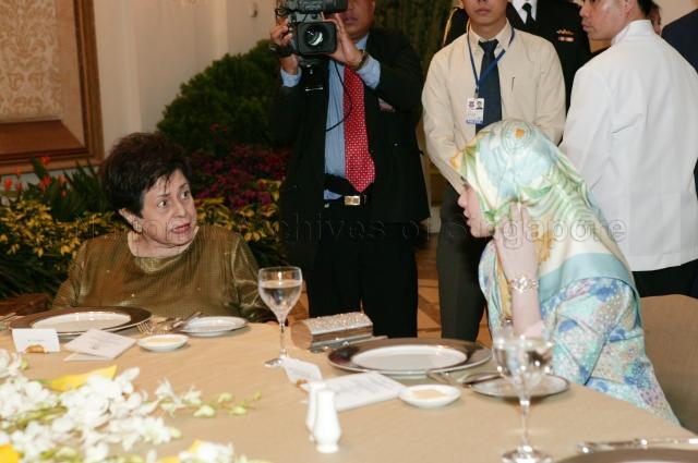 Mrs S R Nathan and Pengiran Anak Sarah, wife of Crown Prince Al-muhtadee Billah of Brunei, talking at dinner for His Majesty Sultan Haji Hassanal Bolkiah Mu'izzaddin Waddaulah of Brunei hosted by President S R Nathan in Istana. The Sultan, accompanied by his wife and family, was in Singapore to receive an honorary Doctor of Laws degree from National University of Singapore (NUS) for his achievements in leading his country and his outstanding contributions to Singapore-Brunei relations.