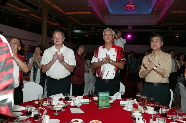 (From left) Deputy President of Singapore Badminton