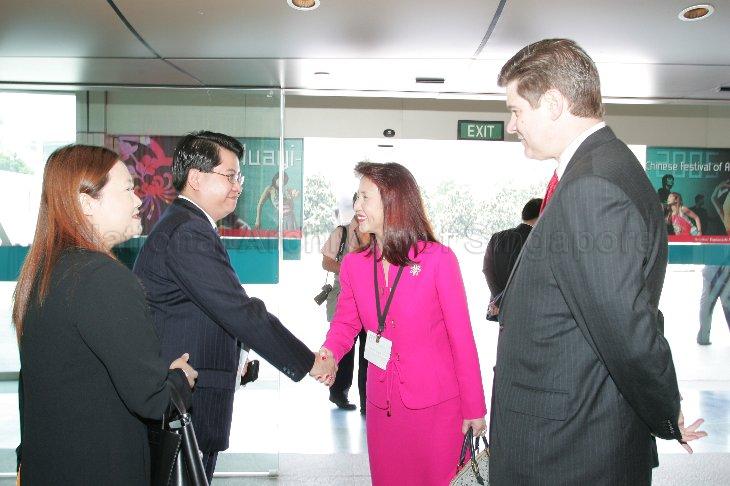Chairman and Managing Partner of Ernst & Young Singapore Mrs Fang Ai Lian (second from right) being greeted on arrival at Esplanade for the inaugural Ernst & Young Entrepreneur of the Year World Summit. Looking on is Chairman and Chief Executive Officer of Ernst & Young Global James Turley (right). Senior Minister Goh Chok Tong is Guest of Honour.