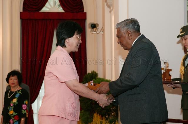 President and Singapore's Chief Scout S R Nathan presenting Bronze Vanda Award to Mrs Lim Kian Huat at Scouts Good Service Awards 2004 Ceremony held in Istana State Room