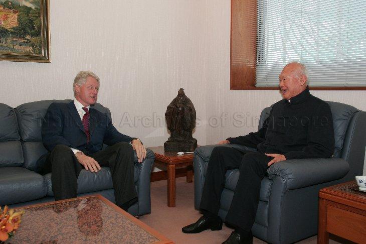 Former President of the United States Bill Clinton, who is on a two-day private visit to Singapore, calling on Minister Mentor (MM) Lee Kuan Yew at MM's office, Istana