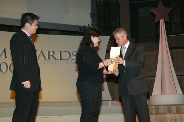 Chairman of Singapore Tourism Board (STB) Simon Israel (right) presenting New Tourism Entrepreneur of the Year award to Managing Director of iPreciation Ms Helina Chan at STB 19th Tourism Awards 2004 ceremony at Theatre on the Bay, The Esplanade which was attended by President S R Nathan and his wife Mrs Nathan. Ms Helina Chan has made outstanding contributions to Singapore's visual art industry