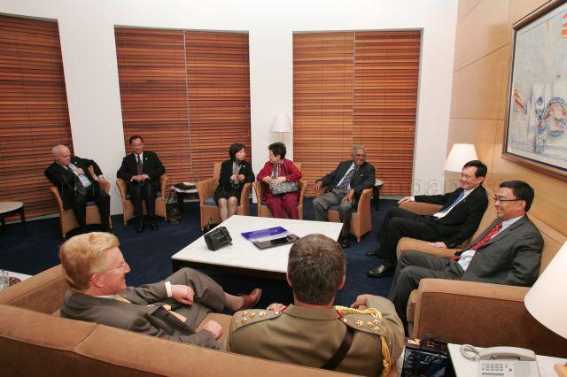 From top left, Australian High Commissioner to Singapore Gary Francis Quinlan, Singapore High Commissioner to Australia Joseph Koh Kok Hong and wife, Mrs S R Nathan, &nbsp;President Nathan, Acting Second Minister for Finance and Senior Minister of State for Foreign Affairs Raymond Lim Siang Keat, Minister of State for Defence and National Development Cedric Foo and Brigadier Bruce Cook, Honorary Aide-de-Camp representing Governor-General of Australia and Brian Davies, Official Secretary to the Governor of New South Wales at VIP Lounge, Sydney Kingsford-Smith International Airport. President and Mrs S R Nathan are on a six-day official state visit to Australia from March 13th to 18th.