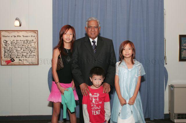 Group photograph of President S R Nathan with family of personnel from Republic of Singapore Air Force (RSAF) 130 Squadron Unit taken during his visit to Royal Australian Air Force Base Pearce where RSAF Flying Training School is based. President and Mrs Nathan who are attending an informal lunch at the Officers Mess Annex are on a six-day official state visit to Australia from March 13th to 18th.