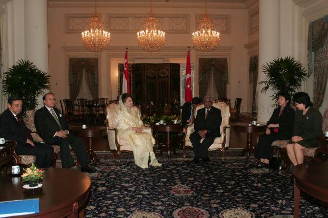 Bangladeshi Prime Minister Begum Khaleda Zia, who is on an official visit to Singapore from 20 to 22 March, and members of her delegation paying a courtesy call on President S R Nathan at Istana