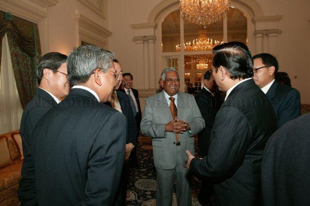 Speaker of Indonesia's House of People's Representatives (DPR) Bapak H R Agung Laksono (right, back to camera), who is on a four-day official visit to Singapore at the invitation of Speaker of Parliament Abdullah Tarmugi, talking with President S R Nathan and guests during luncheon given in his honour at Yusof Room, Istana