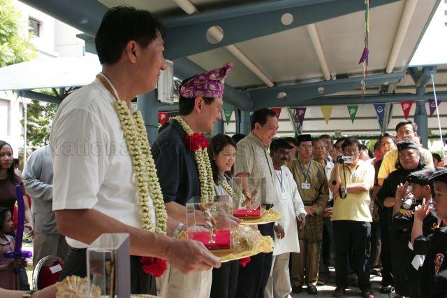 From left, Members of Parliament (MP) for Pasir Ris-Punggol Group Representation Constituency (GRC) and Minister for Defence Teo Chee Hean and Acting Second Minister for Finance and Senior Minister of State for Foreign Affairs Raymond Lim with their souvenirs presented by members of the Silat Seni Gayong Pasak group. Standing from third left are MPs for Pasir Ris-Punggol GRC Miss Penny Low and Charles Chong. Acting Second Minister for Finance and Senior Minister of State for Foreign Affairs Raymond Lim is on a community visit to Punggol Central cum official opening of Punggol Central football field.
