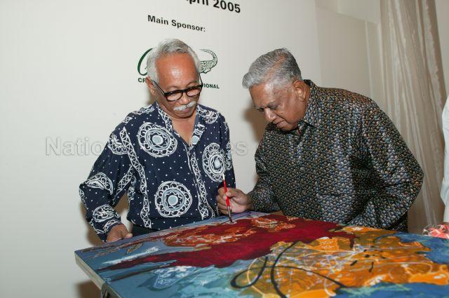 Guest-of-Honour President S R Nathan adding finishing touches to the batik painting by prominent local artist and former student of Beatty Secondary School Sarkasi Said, entitled "Inspiration", before putting it up for auction during launch of the "Tzee-trospection: A Decade of Sarkasi Said" exhibition at the Arts House at the Old Parliament Building