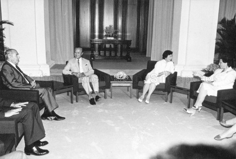 Israeli President Chaim Herzog and Mrs Aura Herzog paying courtesy call on President and Mrs Wee Kim Wee at the Istana during the Israeli President's three-day visit to Singapore