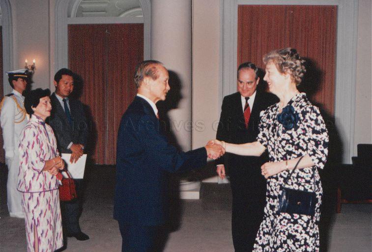 President Wee Kim Wee greeting Mrs Karl Spalcke, wife of West German Ambassador-Designate. The West German Ambassador-Designate (second from right) is at the Istana to present credentials to President Wee.