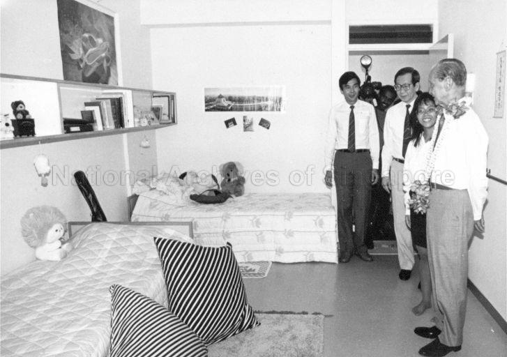 President Wee Kim Wee touring Eusoff Hall when he officially opens the hall of residence at Kent Ridge, National University of Singapore (NUS). Looking on is Vice-Chancellor of NUS Professor Lim Pin (second from left).