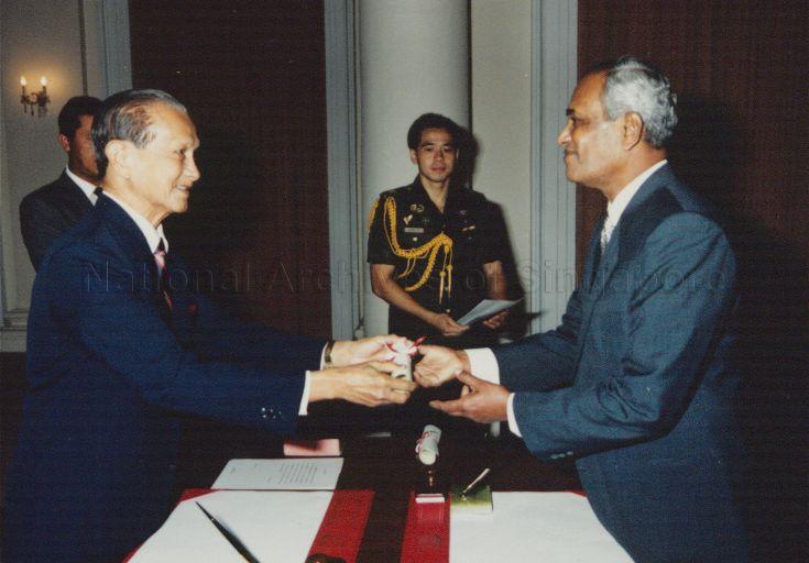 Swearing-in of Judicial Commissioner M Karthigesu as Supreme Court judge in the presence of President Wee Kim Wee at Istana
