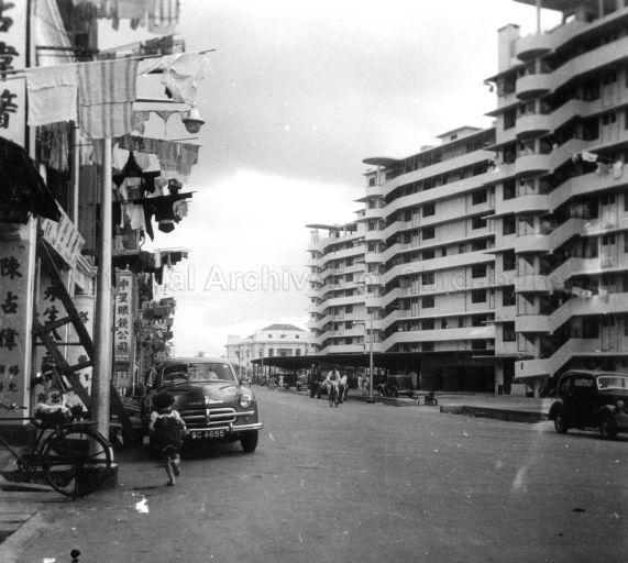 Upper Pickering Street, showing Singapore Improvement Trust (SIT) flats opposite old shophouses