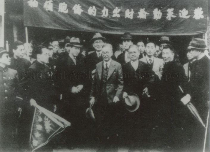 Friends and supporters welcoming Tan Kah Kee at the airport