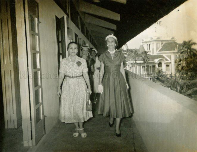 Mrs Richard Nixon, wife of Vice President of the United States, visiting Methodist Girls' School (MGS) at Mt Sophia. With her is MGS Principal Mrs Ellice Handy. Visible on the right is Eu Villa at Adis Road.