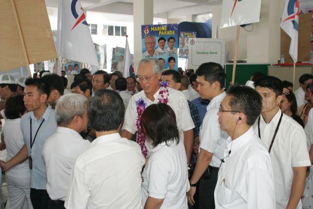 Taken at: Nomination centre at Tao Nan School, Marine Crescent for Joo Chiat SMC, Macpherson SMC and Marine Parade GRC on Nomination Day for General Election 2006 Pictured: Senior Minister Goh Chok Tong and Photo of Prime Minister Lee Hsien Loong