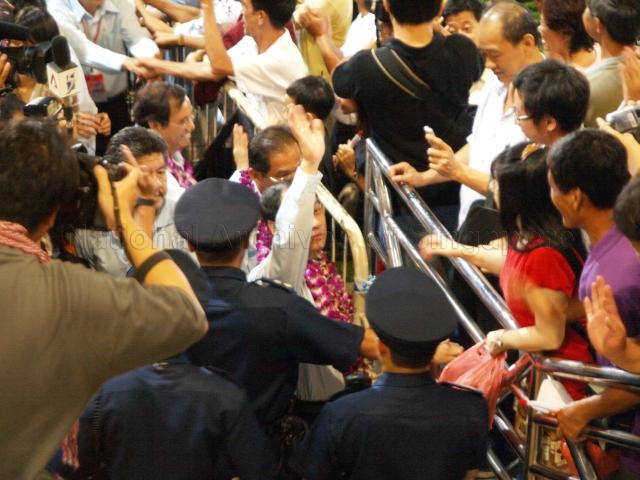 Workers' Party (WP) candidate for Hougang Low Thia Khiang (garlanded) waving to supporters at Yio Chu Kang stadium, the assembly centre for WP and their supporters during Singapore General Election