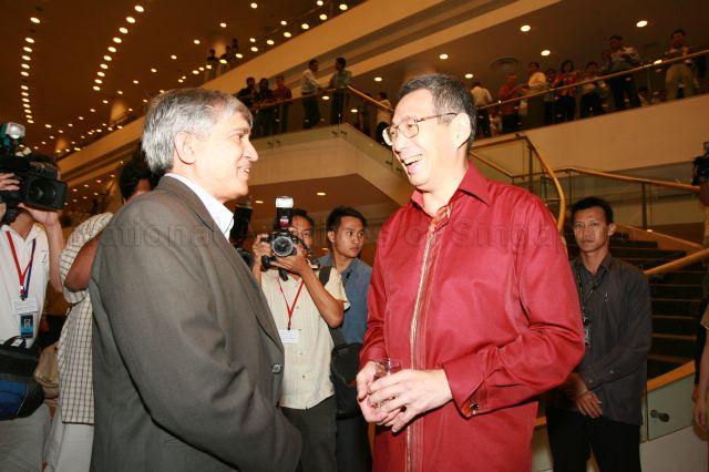 Prime Minister and Minister for Finance Lee Hsien Loong with Managing Director of Mustafa Centre Mustaq Ahmad at the reception during National Day Rally at University Cultural Centre, National University of Singapore