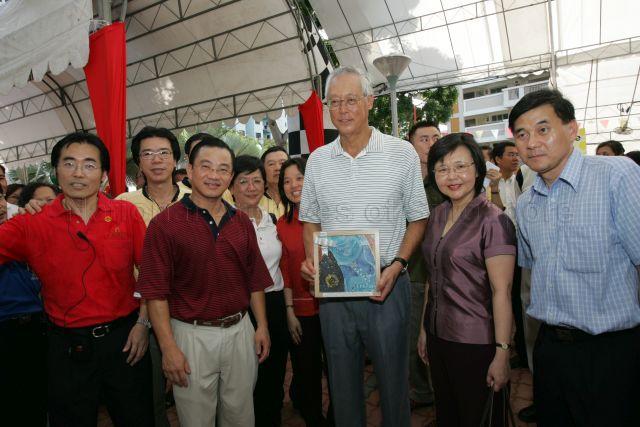 Taken at: Braddell Heights Town Day at the Amphitheatre next to Blk 263, Serangoon Central Drive Pictured: Guest-of-Honour Senior Minister Goh Chok Tong and Member of Parliament for Marine Parade GRC Seah Kian Peng