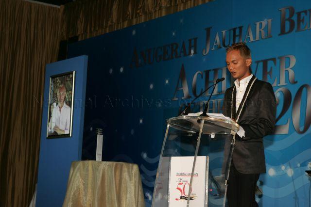 Taken at: Presentation of the Berita Harian Achiever of the Year Award 2007 at the Ritz Carlton Millenia Singapore Pictured: London-based Singaporean fashion designer and Berita Harian's Achiever of the Year award recipient Ashley Isham