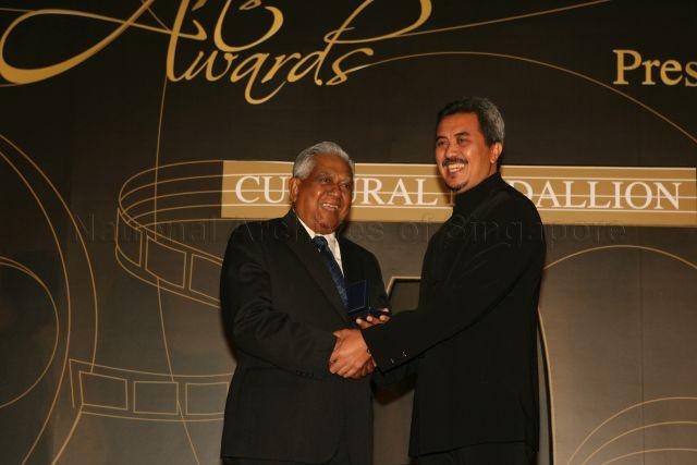 Taken at: 2007 Arts Awards Presentation Ceremony at the Istana Pictured: Guest-of-Honour President S R Nathan and Cultural Medallion recipient Isa Kamari