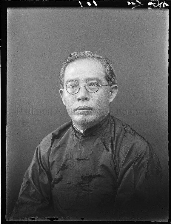 Head and shoulders portrait of Lim Ah Woo æž—é›¨å²© (pinyin: Lin Yu Yan)