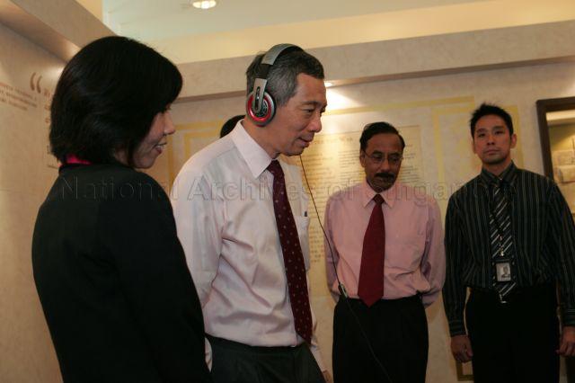 Prime Minister Lee Hsien Loong listening to recollections of lives of Mr Tan Kah Kee and Dr Lee Kong Chian during official launch of â€œThe Legacy of Tan Kah Kee and Lee Kong Chianâ€ exhibition at National Library Building, 100 Victoria Street. The six-month-long exhibition was organised by National Library and Tan Kah Kee Foundation.