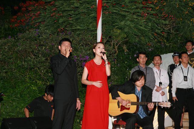 Hady Mirza (left) and Joi Chua performing the National Day song "Shine for Singapore" at National Day reception hosted by President and Mrs S R Nathan at the Istana