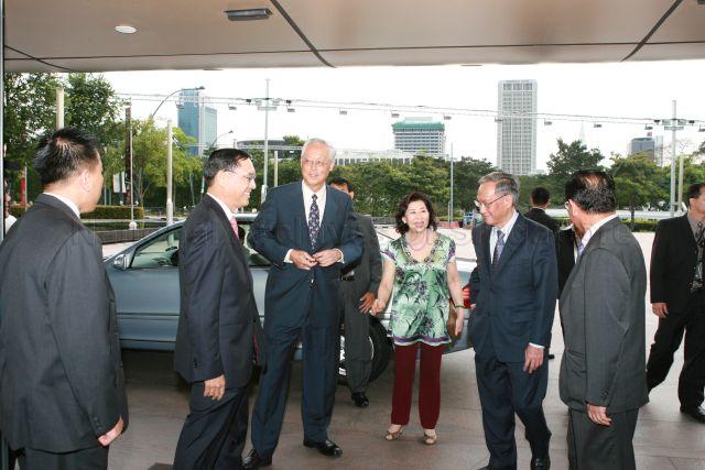 Taken at: Keppel Corporation's 40th Anniversary Celebration and launch of Keppel Nights at The Esplanade Theatres on the Bay Pictured: Senior Minister Goh Chok Tong, his wife Mdm Tan Choo Leng, Keppel Corporation Limited Chairman Lim Chee Onn and Keppel Corporation Limited CEO Choo Chiau Beng