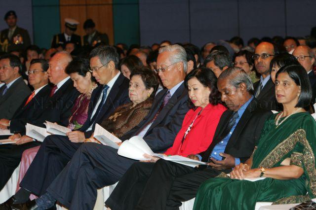 Mrs S R Nathan, wife of President, with (front row, from right) Mrs Jayakumar, Deputy Prime Minister and Coordinating Minister for National Security Professor S Jayakumar, Mrs Goh, Senior Minister Goh Chok Tong, Prime Minister Lee Hsien Loong, Madam Ho Ching, Minister Mentor Lee Kuan Yew and Deputy Prime Minister and Minister for Home Affairs Wong Kan Seng at investiture of National Day awards held at Suntec City Ballroom