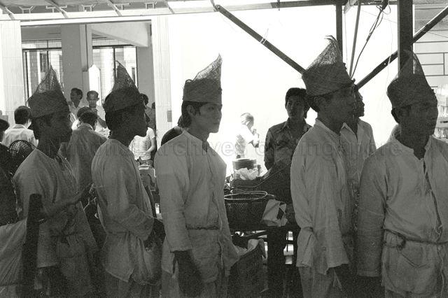 Mourners in sackcloth at a Chinese funeral