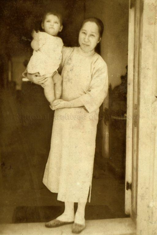 Grace Yin (second wife of Lim Boon Keng) carrying a young child
