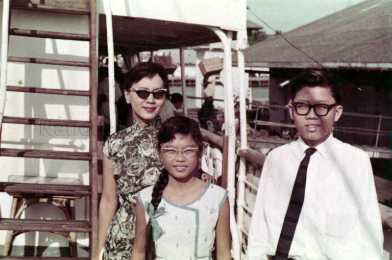 Eunice Lim Ee Jin (daughter of Walter Lim Kho Leng, third son of Dr Lim Boon Keng) and her children: Kevin and Suzanne Low