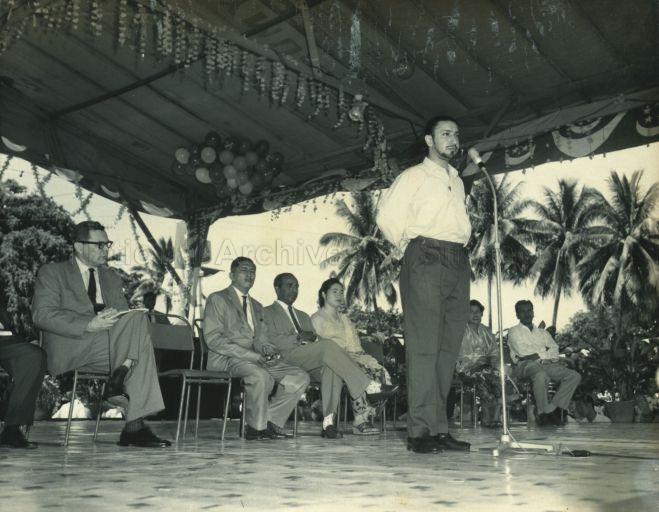 Jamit Singh, Chairman of the National Carnival Committee, making a speech and inviting Yang Di-Pertuan Negara Yusof Ishak to open the Carnival