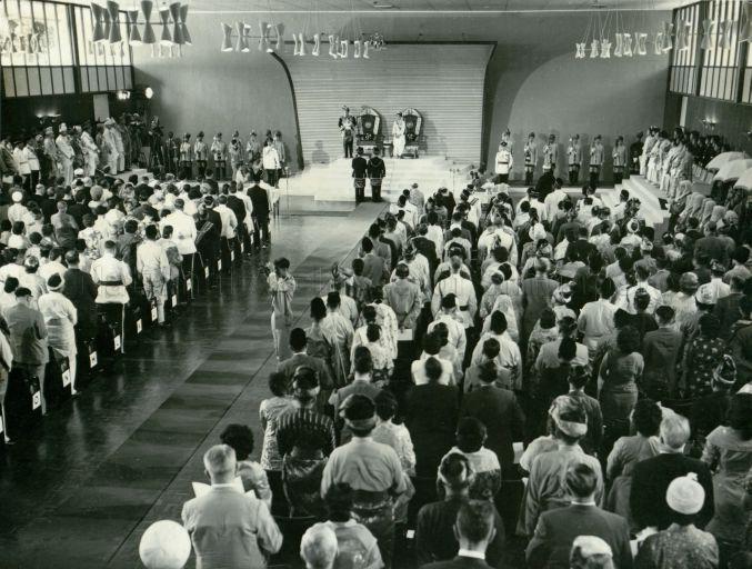 His Majesty the Yang Di-Pertuan Agong reading the Document of Oath after the proclamation of his installation as the Third Paramount Ruler of the Federation of Malaya