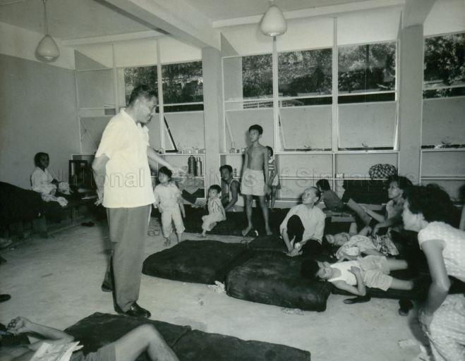 Yang Di-Pertuan Negara Yusof Ishak visiting fire victims at Kim Seng School Fire Relief Centre on his tour of the Bukit Ho Swee fire-devastated areas
