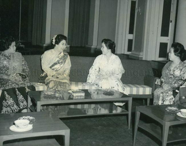 Puan Noor Aishah hosting Mrs Soekarno, wife of Indonesian President, (second from left) and her delegation at Istana Negara