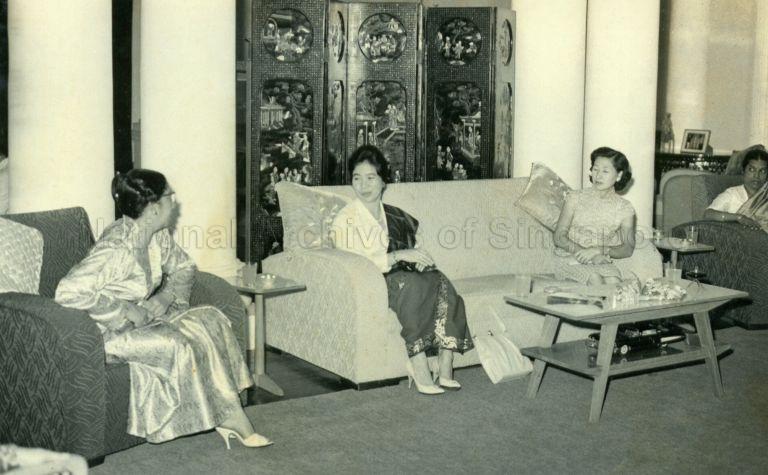 Puan Noor Aishah chatting with Tengku Puan Nor Sa'adah, wife of Governor of Penang, and guests at the Governor's residency
