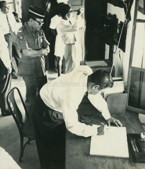 Sultan Idris Shah Ii Of Perak Signing Visitors Book At