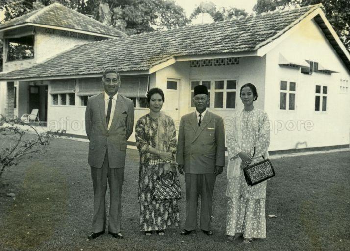 Yang Di-Pertuan Negara Yusof Ishak and Puan Noor Aishah posing with Governor of Malacca Tun Haji Abdul Malek Bin Yusof and his wife, Toh Puan Fatimah, at Changi Cottage