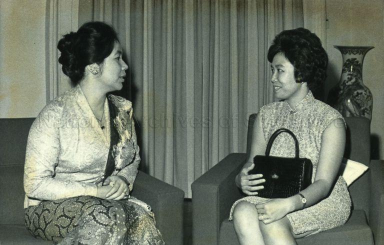 Mrs Ang Kok Peng , wife of Singapore's Ambassador to Japan, calling on Puan Noor Aishah at the Istana