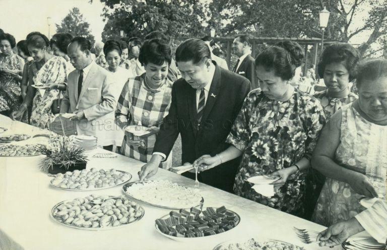 Reception for 350 helpers of the 1968 International Bazaar for the Blind hosted by President Yusof Ishak and Puan Noor Aishah at the Istana