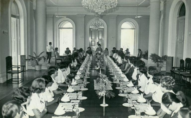 Puan Noor Aishah hosting members of Singapore Girl Guides Association to lunch at the Istana