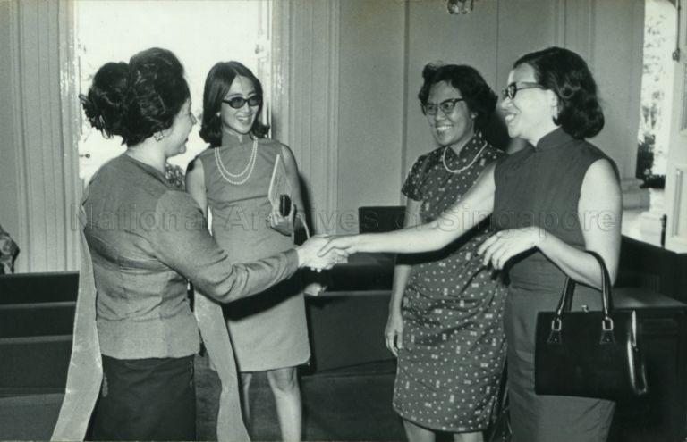 Puan Noor Aishah welcoming Chief Commissioner of Singapore Girl Guides' Association Madam Chan Siok Fong and her officials to the Istana on the occasion of Puan Noor receiving the "Laurel Leaf" award, the highest award of the Association