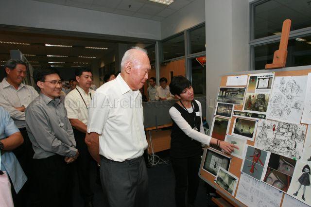 Taken at: Visit to Nanyang Polytechnic (NYP) at 180 Ang Mo Kio Avenue 10 Pictured: Minister Mentor Lee Kuan Yew, Minister for Education and Second Minister for Defence Dr Ng Eng Hen and NYP Digital Media Design student Syarah Li Ping Bte Mahmood